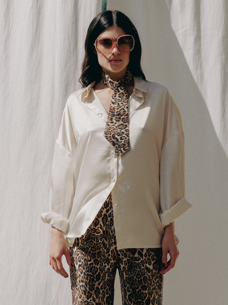 Alma blouse in Iced Mango, mother-of-pearl buttons, recycled PET, eco-friendly, loose cut.