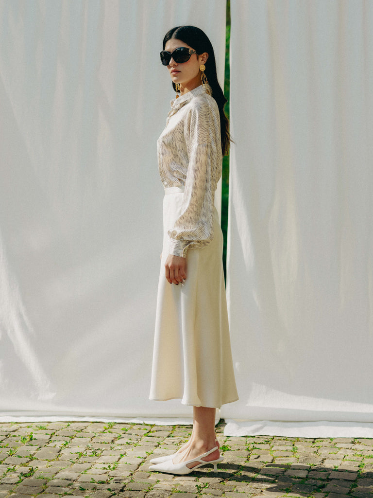 Elegant midi skirt from recycled PET bottles, silky feel, 70s style, hidden zipper, high-quality drape.