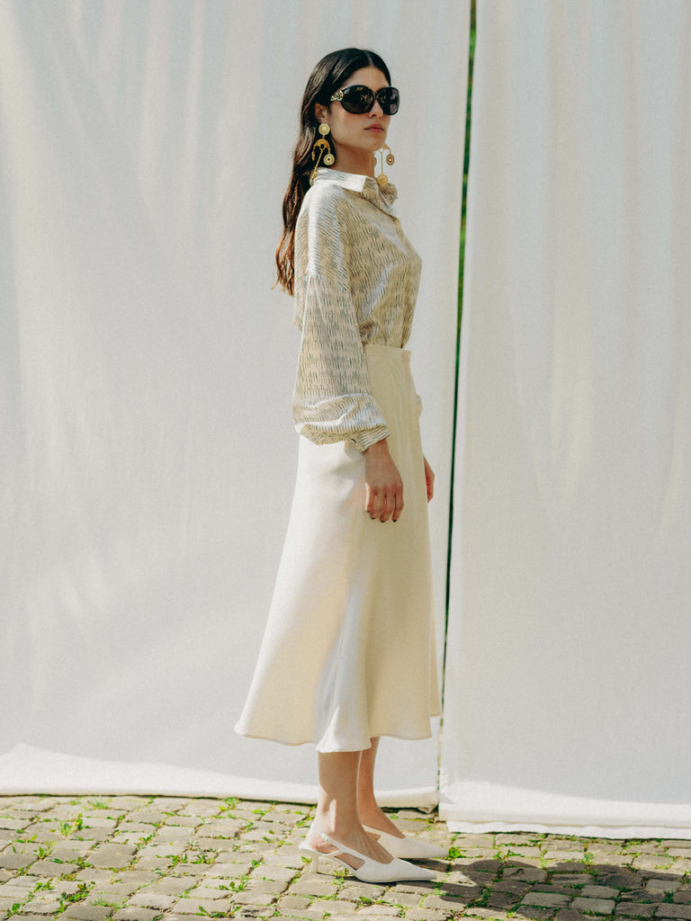 Elegant midi skirt from recycled PET bottles, silky feel, 70s style, hidden zipper, high-quality drape.