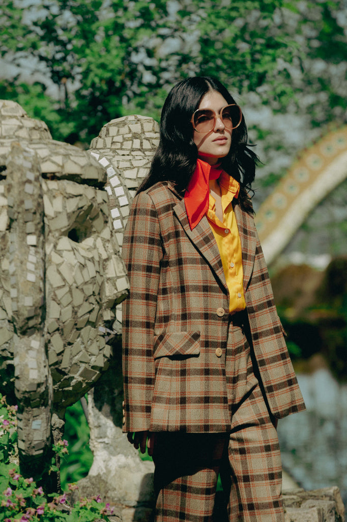 Silk scarf: printed in Italy, '90s and Pop-Art, surplus silk, hand-rolled in Switzerland.