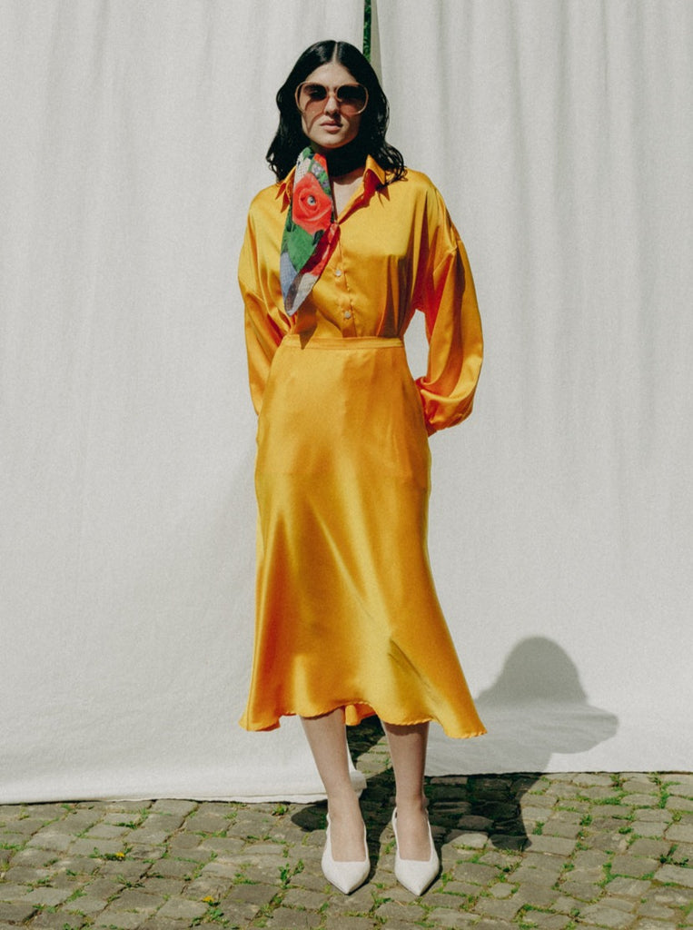 Alma blouse in Iced Mango, mother-of-pearl buttons, recycled PET, eco-friendly, loose cut.