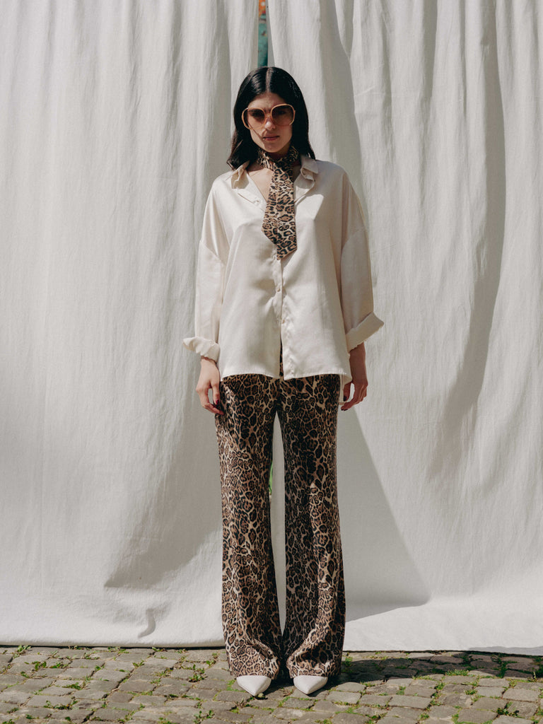 Namira flared pants, relaxed fit, no side pockets, leopard print, versatile for any top or blouse.