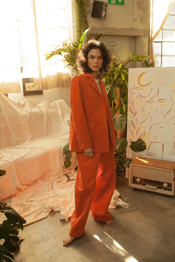 GOTS organic cotton corduroy suit Annaelle & Ambra in Fire Coral, custom-fit, made in Zurich.